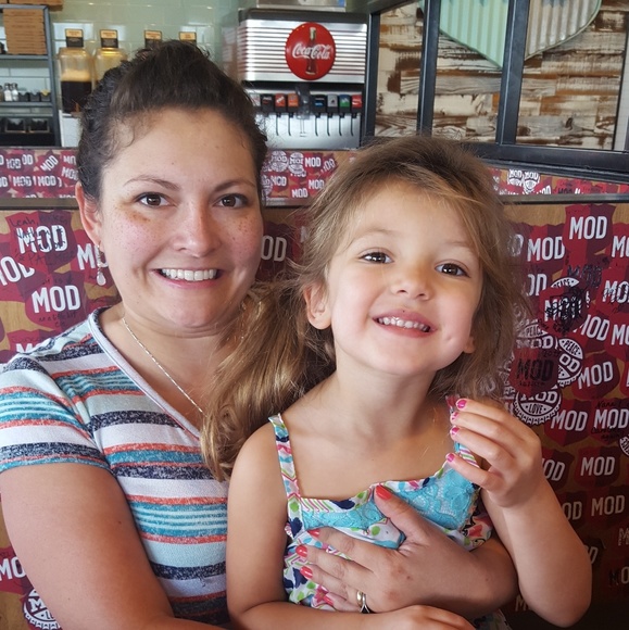 Meet your Posher, Crystal - Picture 3 of 7